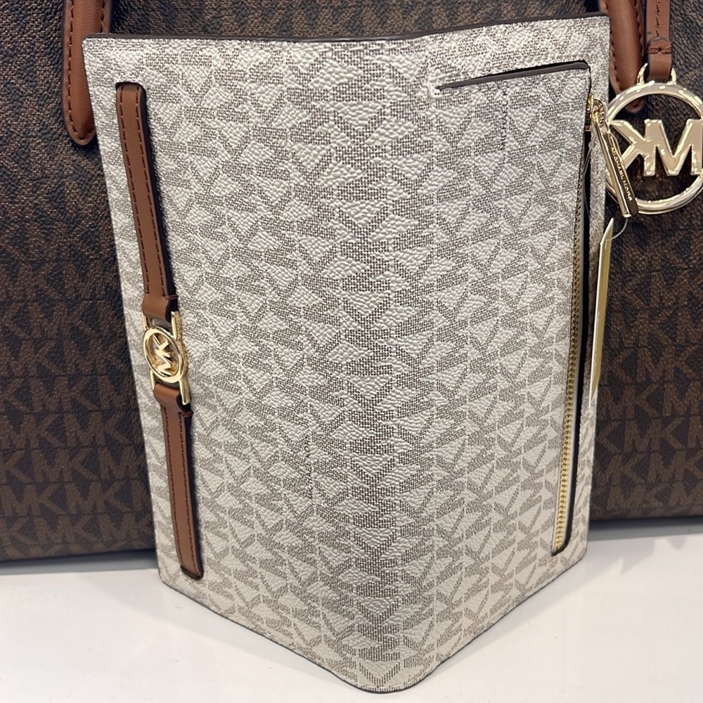 Michael Kors Reed Large Bifold Signature Snap Wallet Card Case 
Vanilla 
NWT - Picture 6 of 16